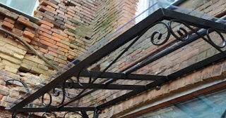 Угловые козырьки для частных домов и входов в Кемерово - НавесыКмр от 1789 рублей